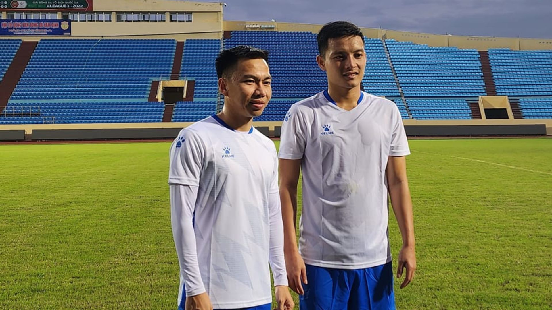 Tân binh Hoàng Văn Khánh nói gì sau khi chính thức cập bến Nam Định? - Ảnh 1 Tân binh Hoàng Văn Khánh nói gì sau khi chính thức cập bến Nam Định? - Ảnh 1