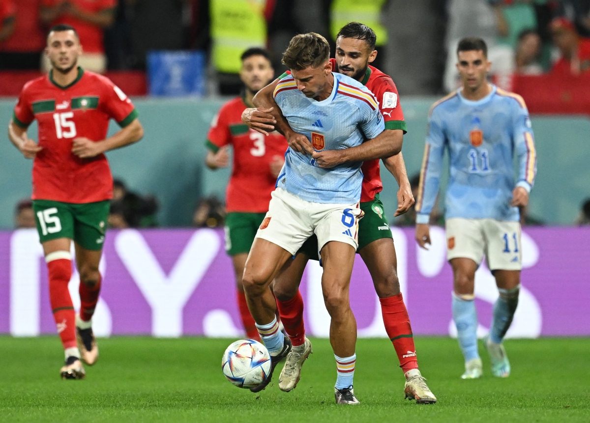 Thủ môn tuyển Ma Rốc, 'người hùng' cản phá 3 quả 11m của Tây Ban Nha là ai? - Ảnh 2 Thủ môn tuyển Ma Rốc, 'người hùng' cản phá 3 quả 11m của Tây Ban Nha là ai? - Ảnh 2