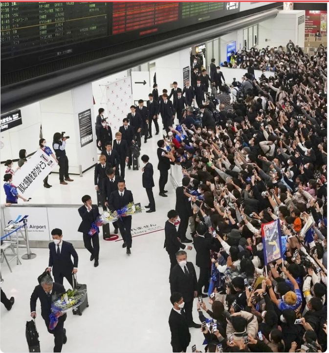 NHM đứng chật cứng sân bay Narita. Ảnh: Internet NHM đứng chật cứng sân bay Narita. Ảnh: Internet