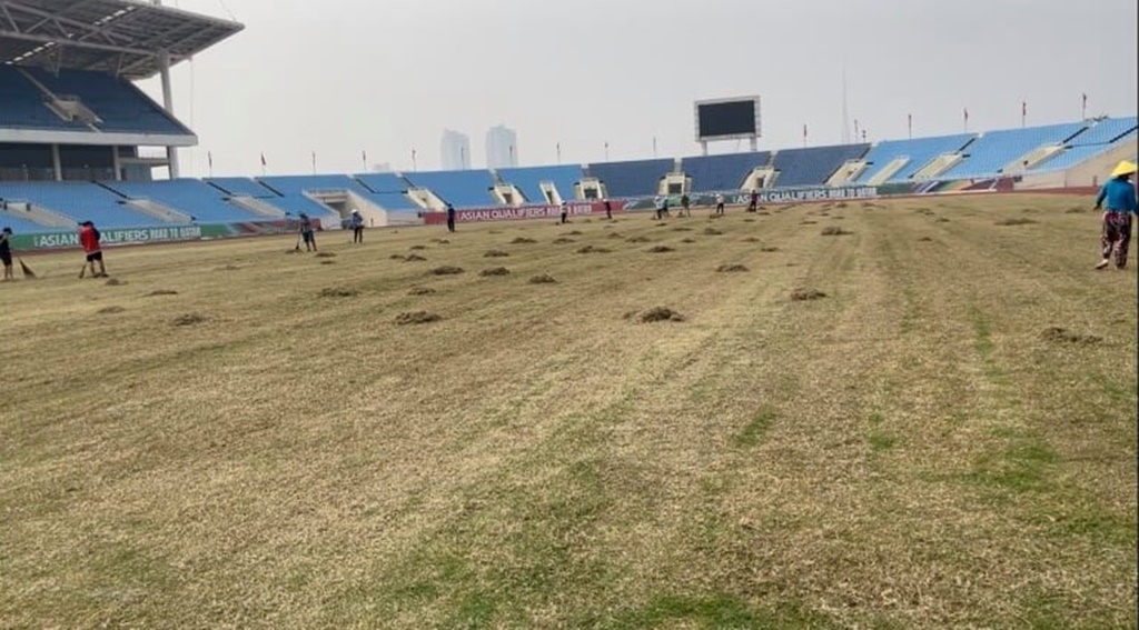Mặt cỏ sân Mỹ Đình đang được chăm sóc rất kỹ nhằm chuẩn bị cho AFF Cup 2022. Ảnh: Internet