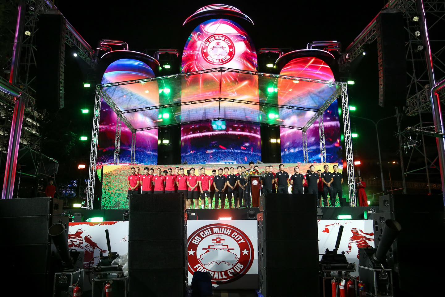 HLV Vũ Tiến Thành chia sẻ mục tiêu của CLB TP.HCM tại V-League 2023 - Ảnh 2 HLV Vũ Tiến Thành chia sẻ mục tiêu của CLB TP.HCM tại V-League 2023 - Ảnh 2