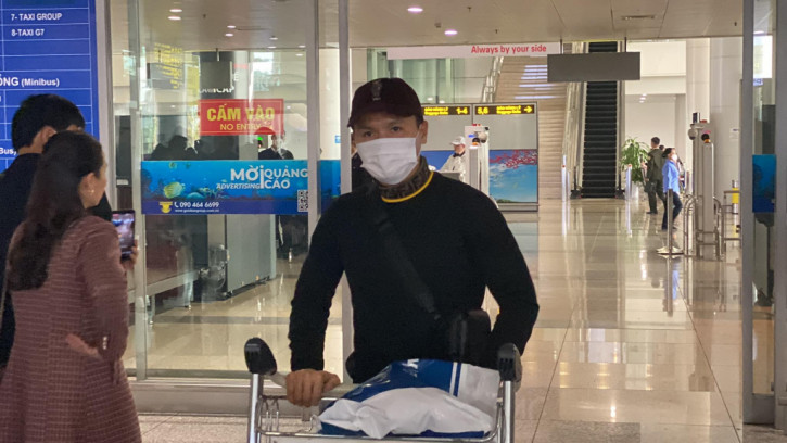 Ảnh: Quang Hải trở về Việt Nam, sẵn sàng chinh phục AFF Cup 2022 - Ảnh 1 Ảnh: Quang Hải trở về Việt Nam, sẵn sàng chinh phục AFF Cup 2022 - Ảnh 1