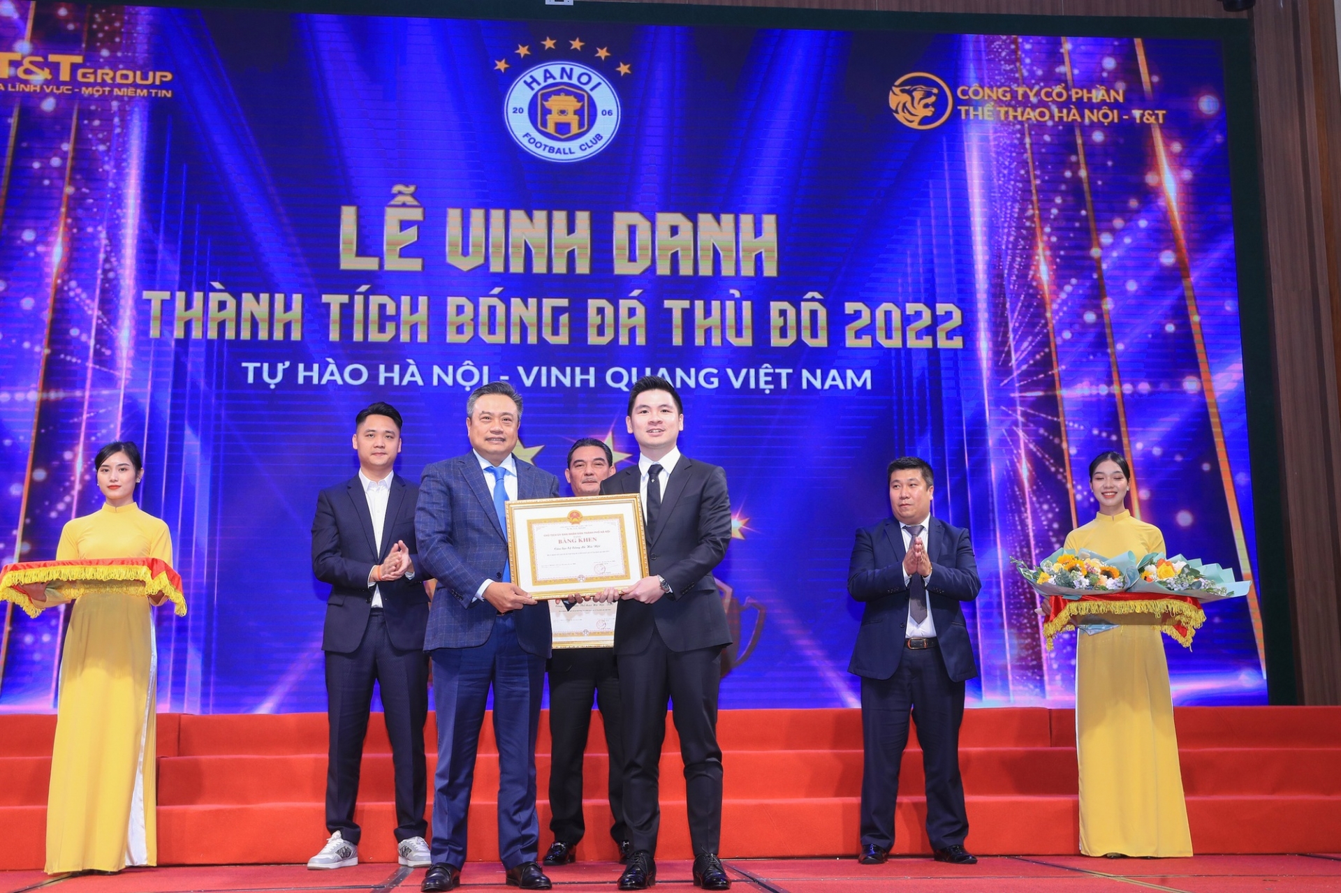 Chủ tịch Hà Nội FC - Đỗ Vinh Quang tại lễ mừng công. Ảnh: Internet