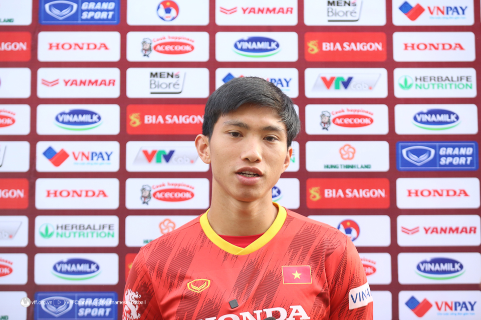 Văn Hậu đang khoác áo tuyển Việt Nam dự AFF Cup 2022. Ảnh: VFF