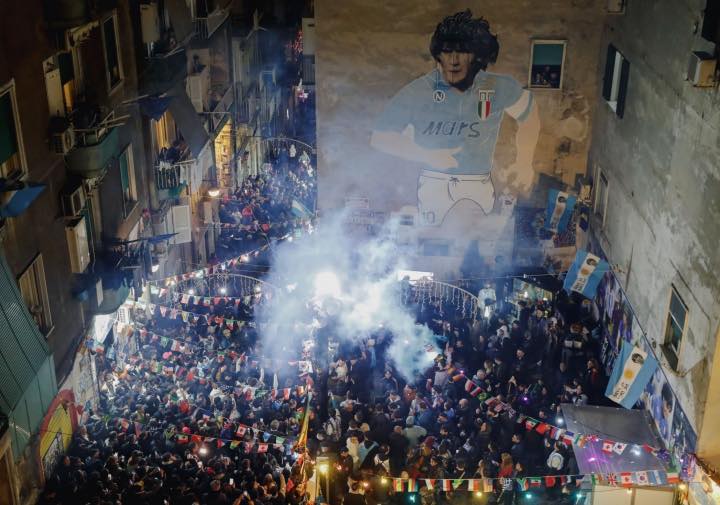 ẢNH: Hàng triệu người Argentina bất chấp nguy hiểm, đổ ra đường ăn mừng chức vô địch World Cup - Ảnh 2 ẢNH: Hàng triệu người Argentina bất chấp nguy hiểm, đổ ra đường ăn mừng chức vô địch World Cup - Ảnh 2