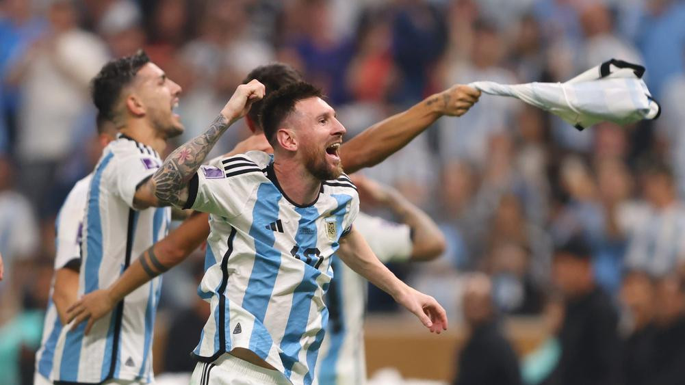 ĐT Argentina được thưởng lớn, Messi nhận quà 'đặc biệt' từ chủ nhà Qatar - Ảnh 1