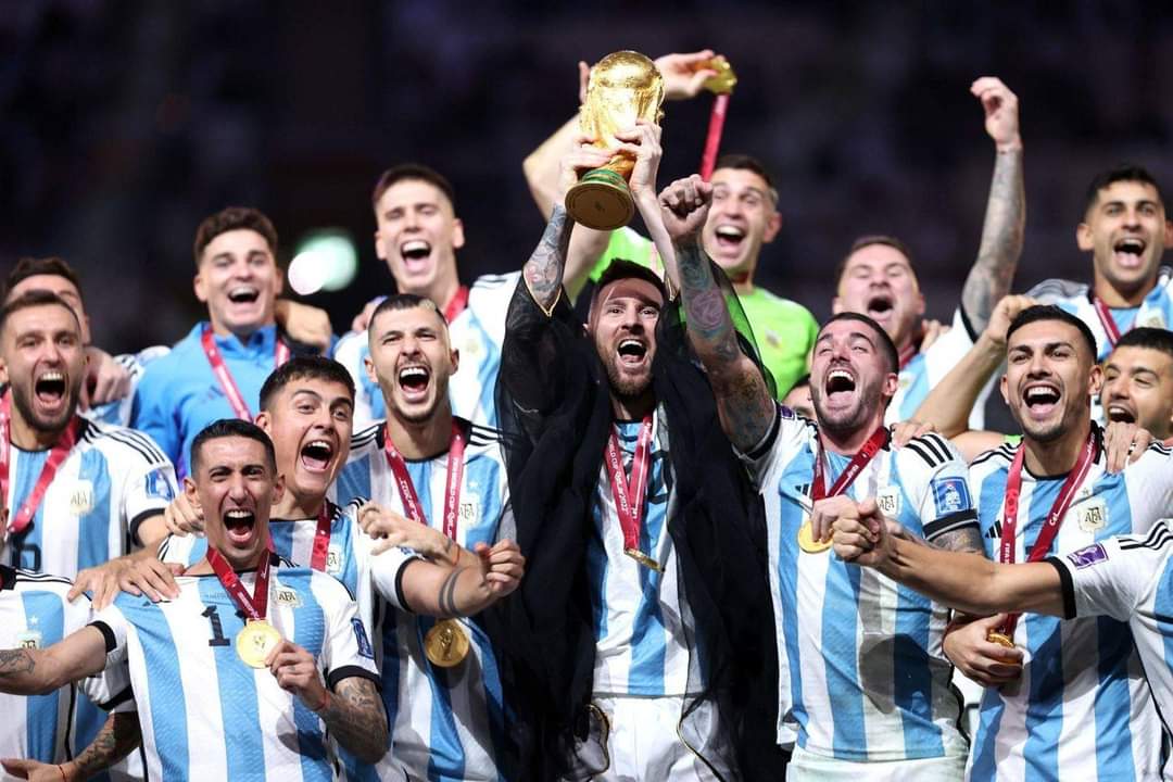 ĐT Argentina phải trả lại cho chiếc Cup Vàng World Cup 2022. Ảnh: Internet