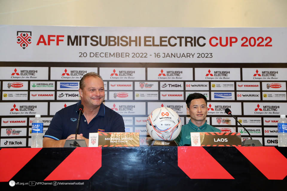 HLV Michael Weiss khẳng định Lào sẽ chơi phòng ngự trước Việt Nam. Ảnh: VFF