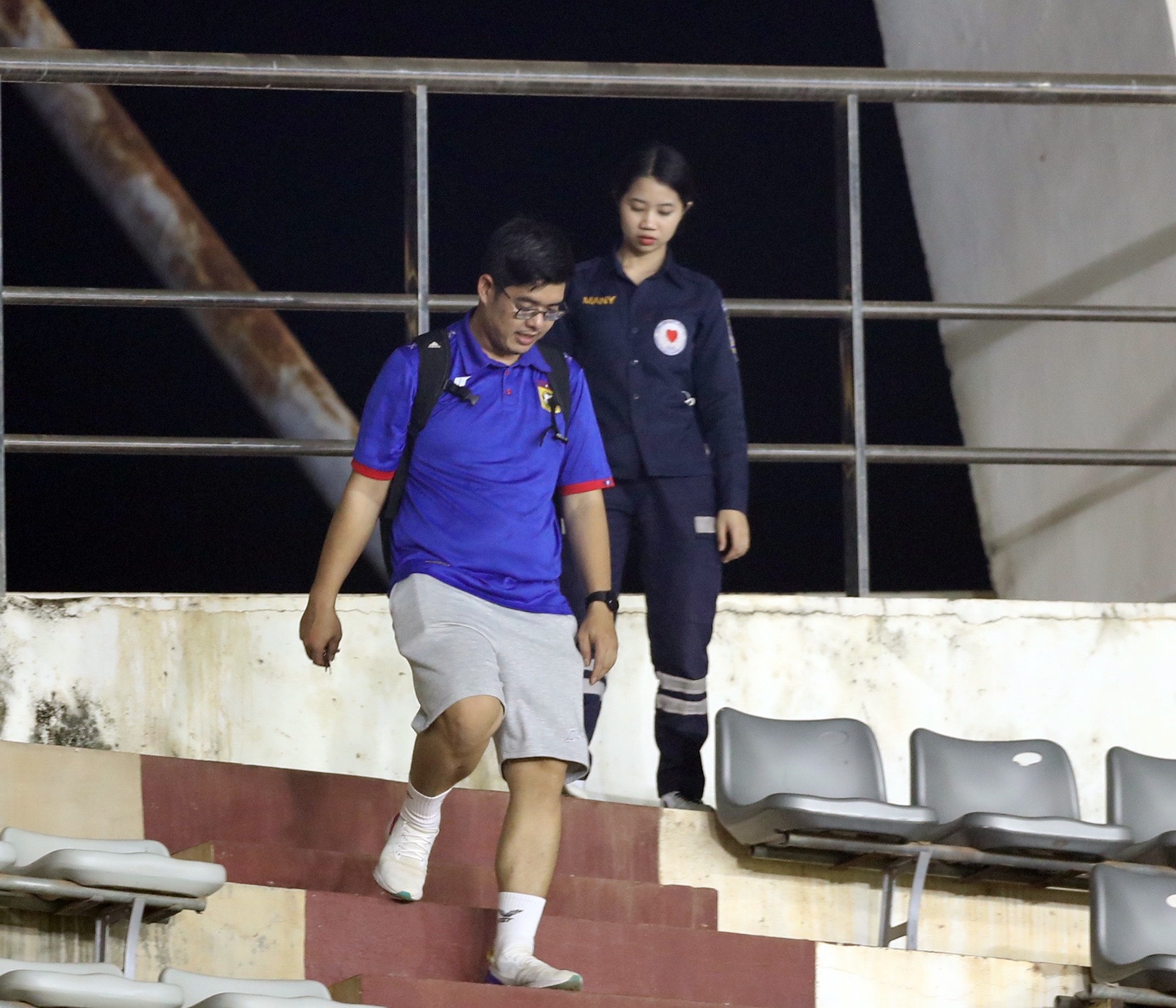 Những người không có phận sự được yêu cầu ra ngoài. Ảnh: Internet