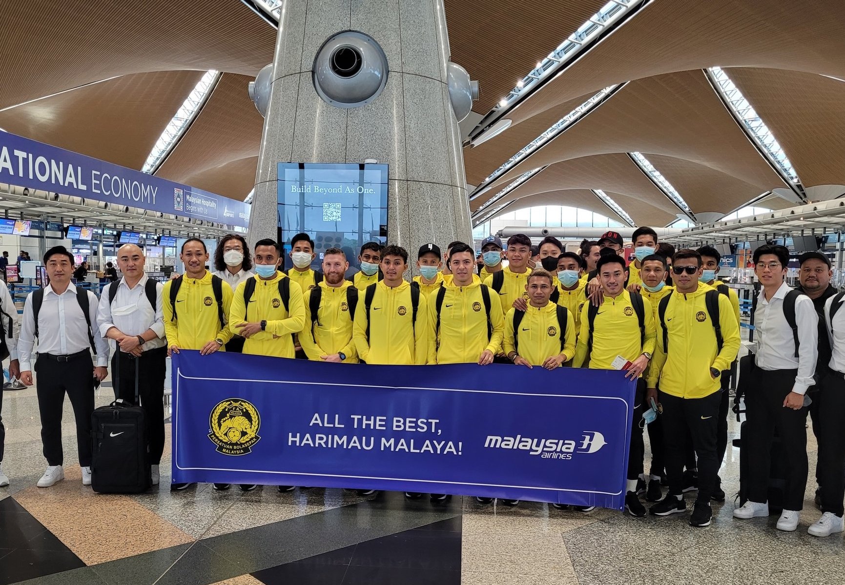 Tuyển Malaysia di chuyển sang Việt Nam sáng ngày 25/12. Ảnh: Internet