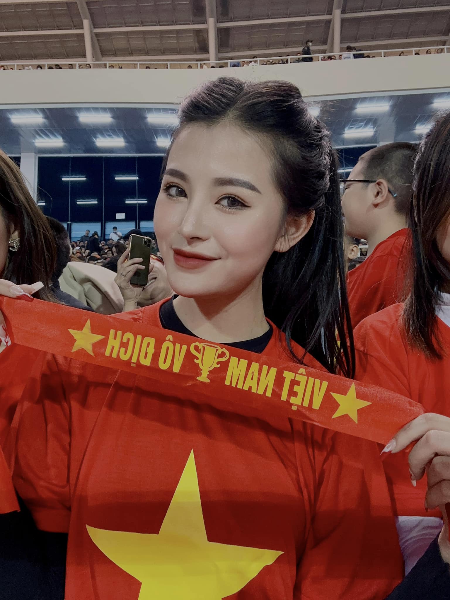 CHÙM ẢNH: Dàn hot girl 'Nóng cùng World Cup' khuấy động sân Mỹ Đình tiếp lửa cho ĐT Việt Nam 5