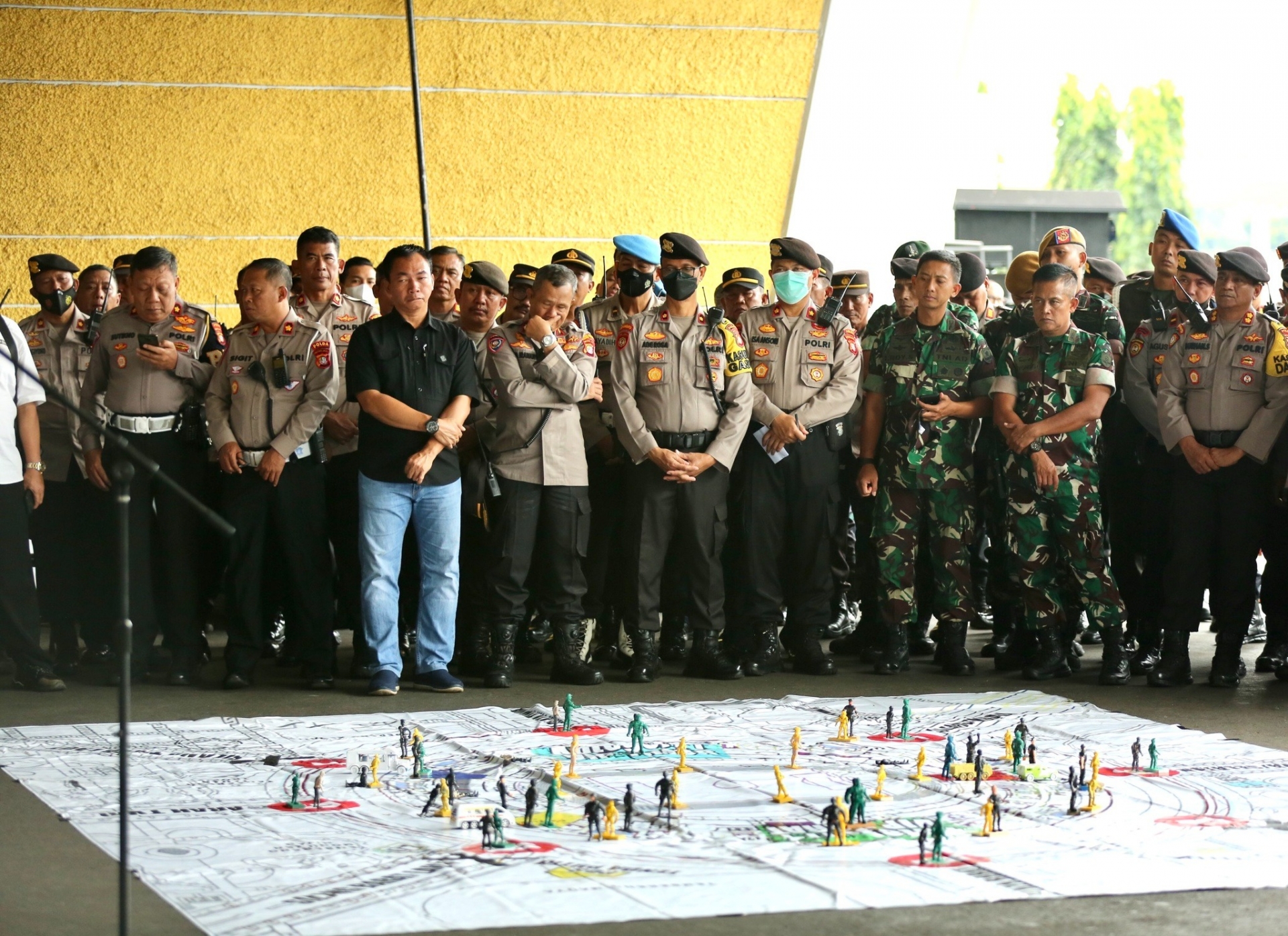 Không khí buổi họp an ninh diễn ra nghiêm túc. Ảnh: Internet