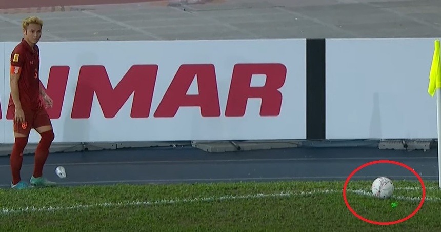 AFF Cup 2022: CĐV Malaysia có hành động thiếu fair-play ở trận thắng Thái Lan - Ảnh 1