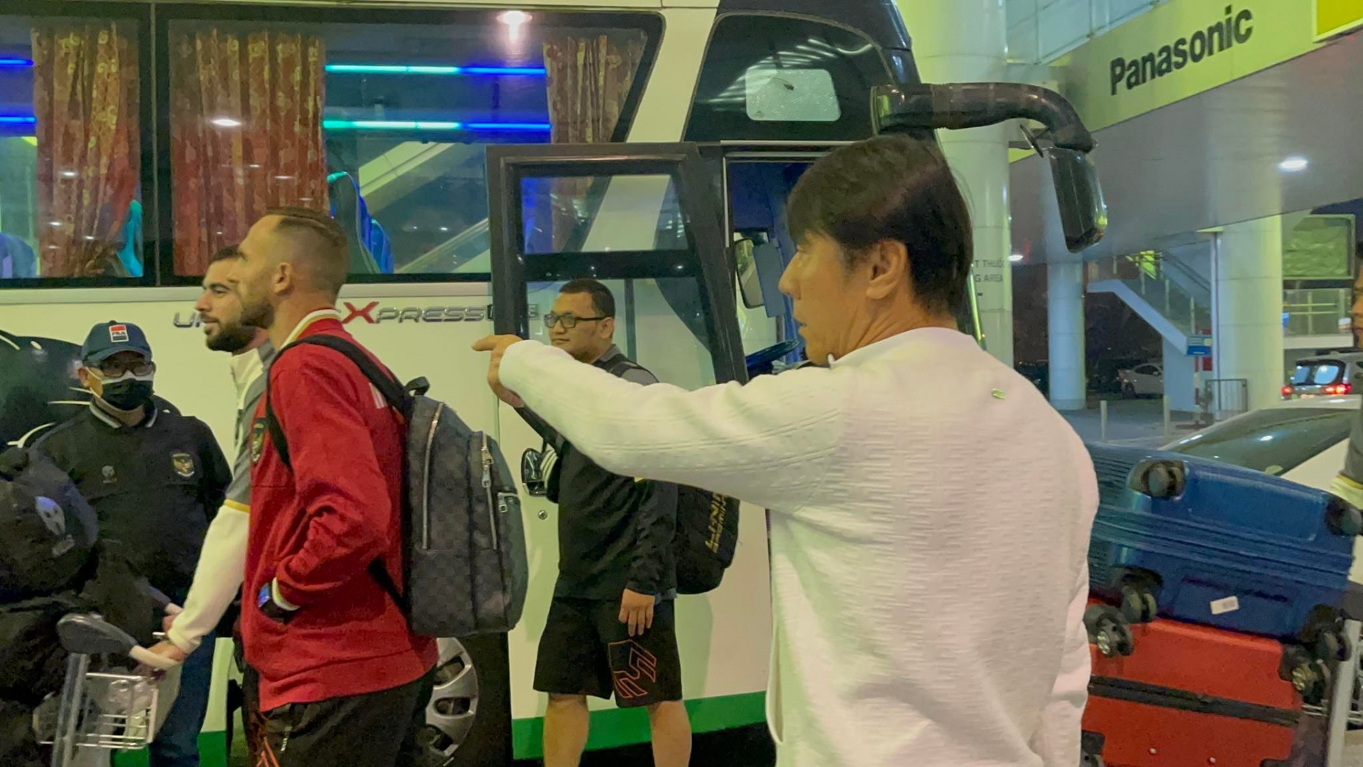 Indonesia vỡ kế hoạch tập sớm hơn vì chuyên cơ đến muộn. Ảnh: Internet