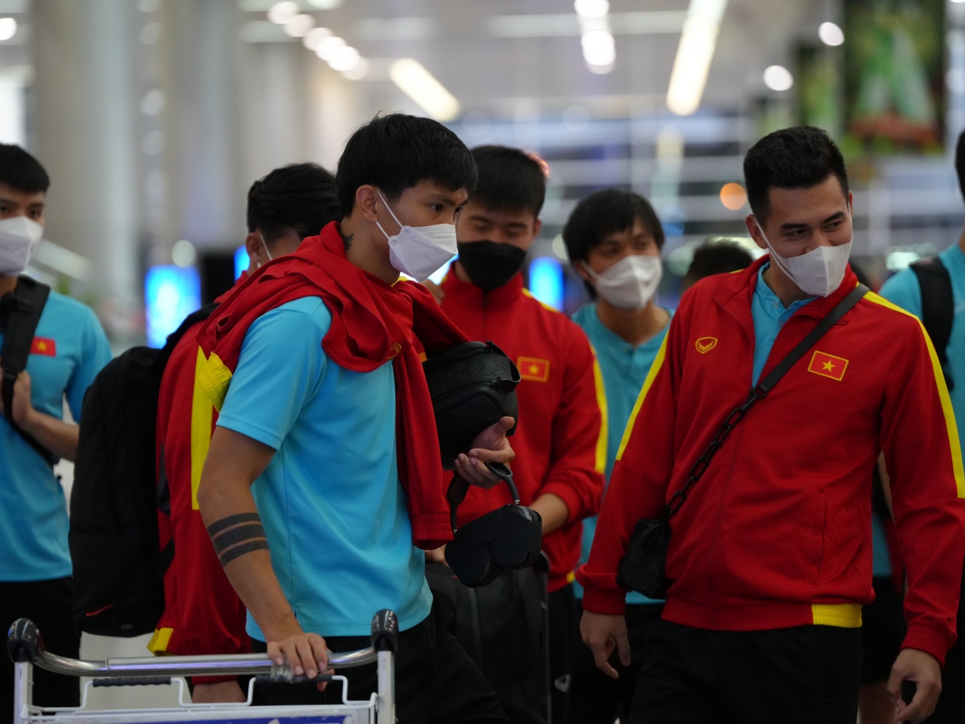 AFF Cup 2022: Indonesia vỡ kế hoạch tập sớm, ĐT Việt Nam phải trải qua chuyến bay 'hành xác' - Ảnh 2
