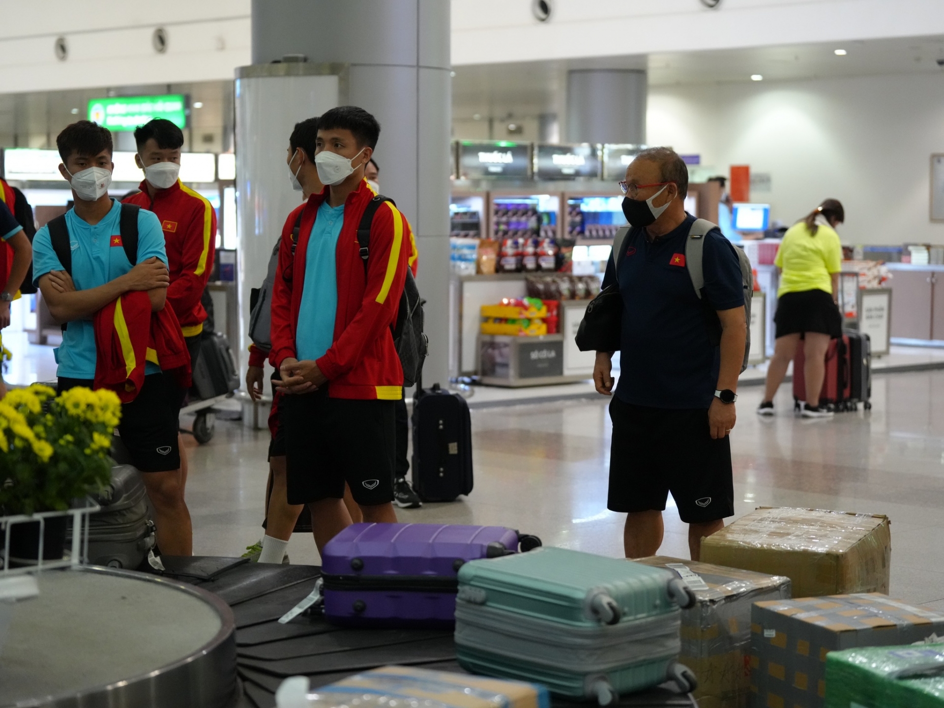 ĐT Việt Nam sẽ hạ cánh xuống Nội Bài vào 22h30 tối nay (7/1). Ảnh: Internet