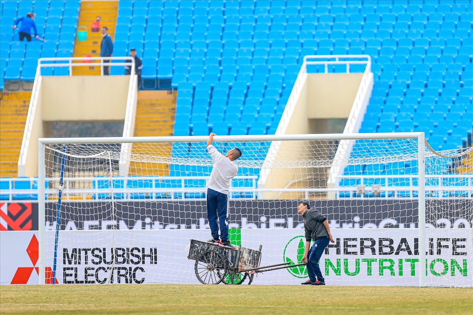 Bán kết lượt về AFF Cup 2022: SVĐ Mỹ Đình gấp rút chỉnh trang trước trận Việt Nam-Indonesia - Ảnh 2 Bán kết lượt về AFF Cup 2022: SVĐ Mỹ Đình gấp rút chỉnh trang trước trận Việt Nam-Indonesia - Ảnh 2