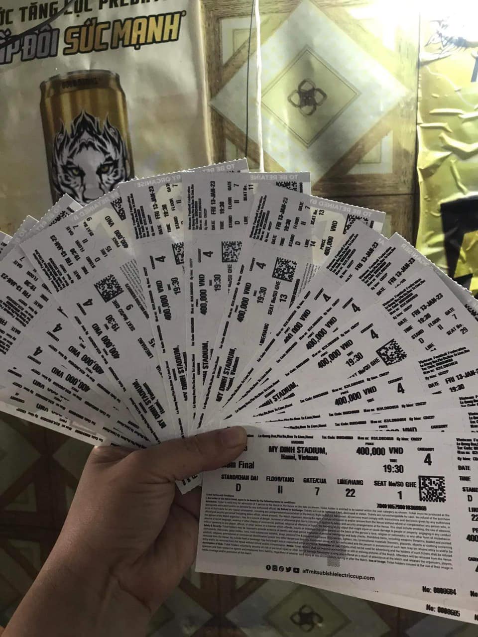 Chung kết AFF Cup 2022: Thị trường 'vé chợ đen' nhộn nhịp, giá vé đắt gấp 3 lần  - Ảnh 2