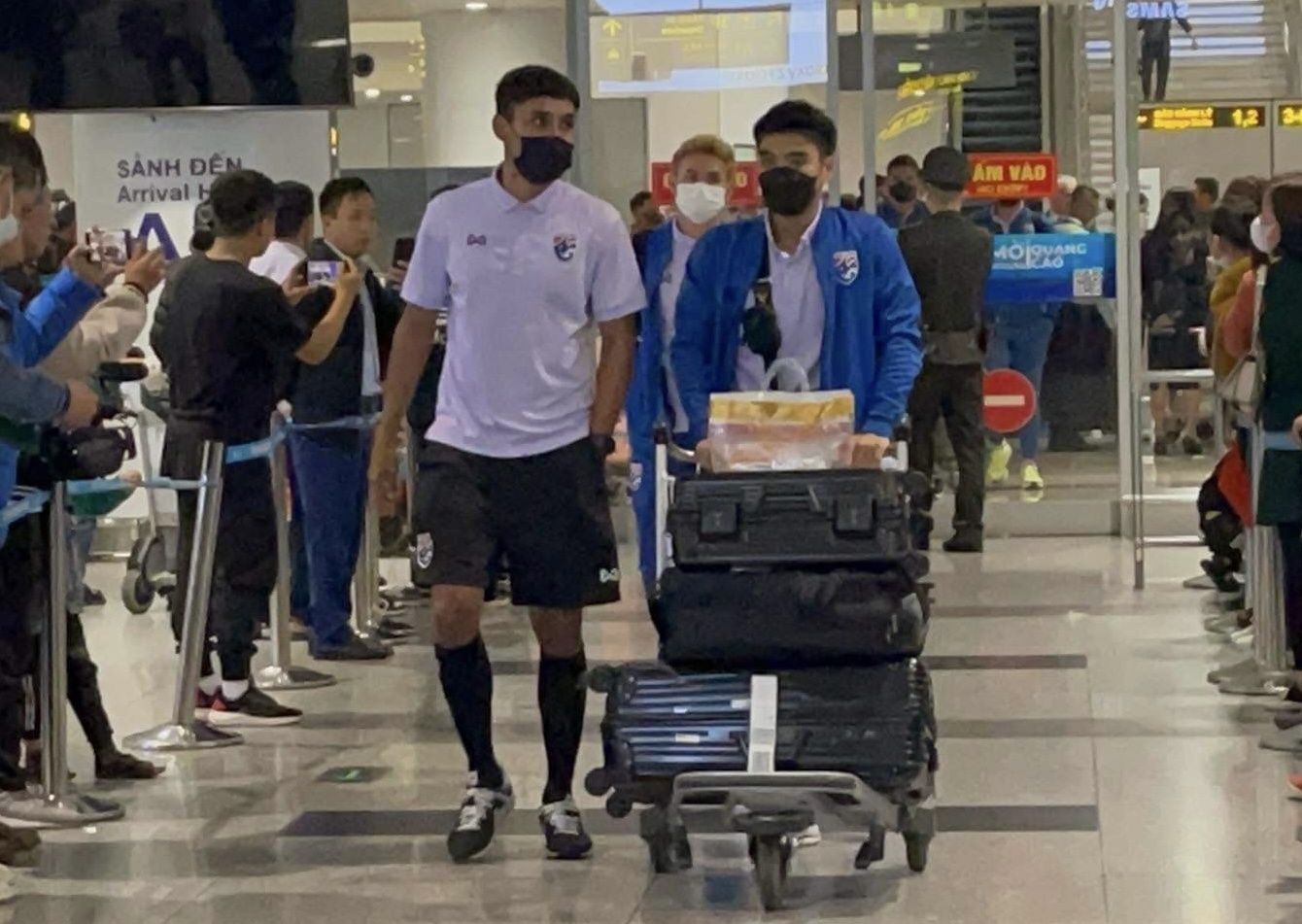 Fanpage của tuyển Thái Lan có động thái 'bất ngờ' với người dùng Việt Nam - Ảnh 1