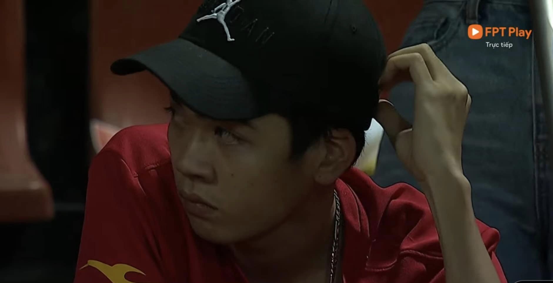 CHÙM ẢNH: CĐV Việt Nam buồn rơi nước mắt sau trận chung kết AFF Cup 2022 - Ảnh 2