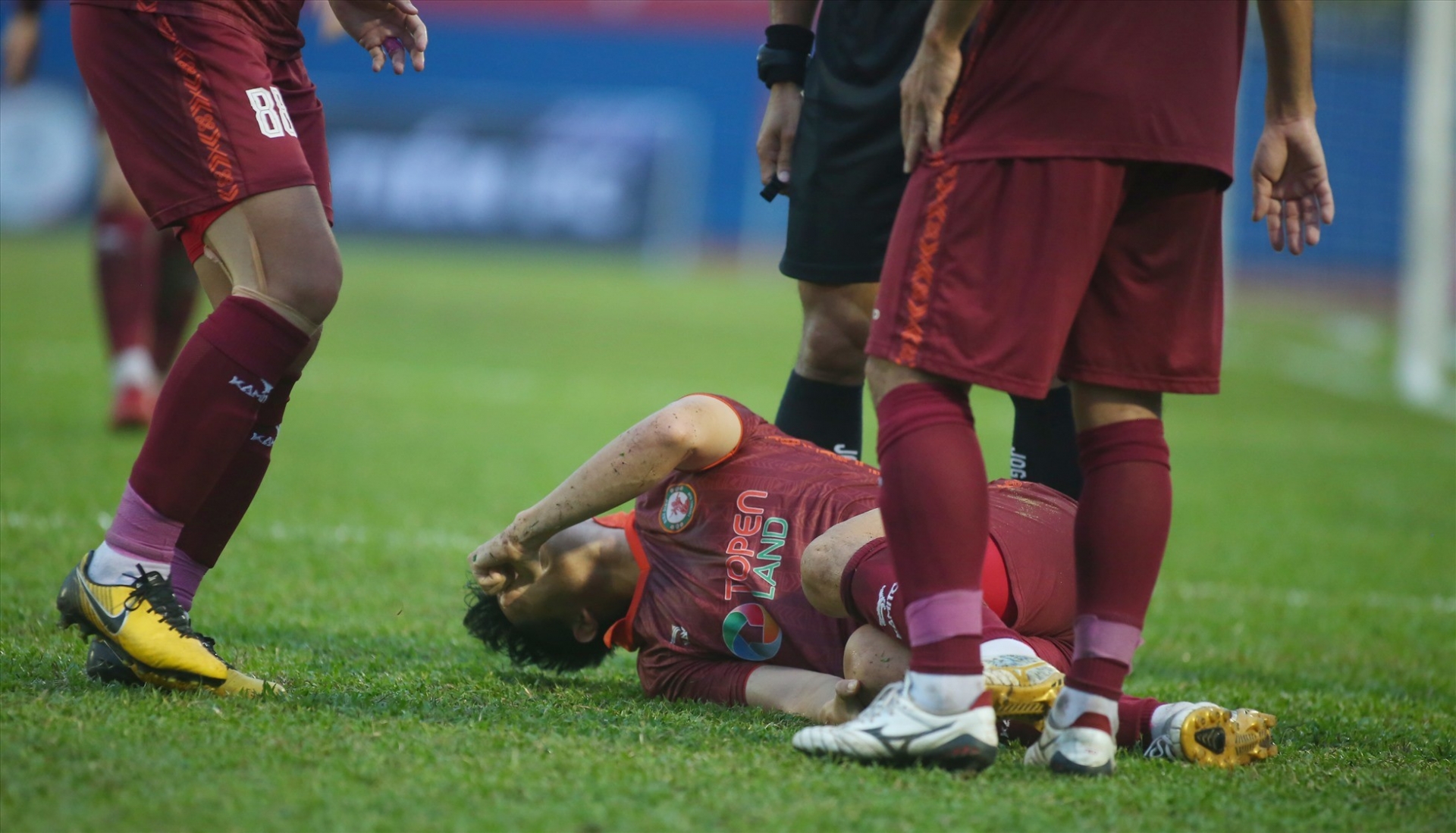 V-League 2023: Tình hình chấn thương của trung vệ Đình Trọng - Ảnh 2 V-League 2023: Tình hình chấn thương của trung vệ Đình Trọng - Ảnh 2