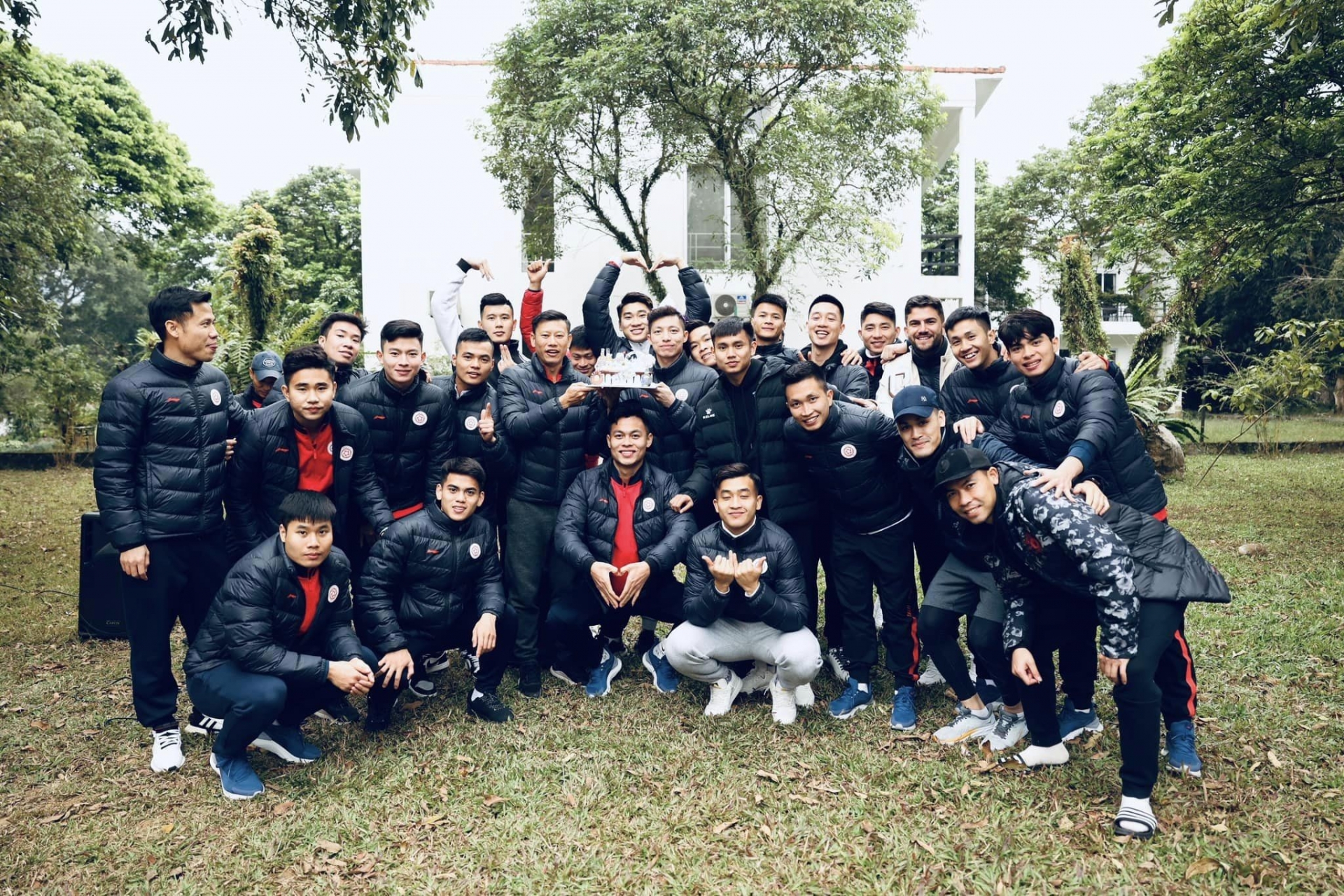 Bất ngờ với tiền thưởng Tết Quý Mão 2023 của các đội bóng V-League - Ảnh 3 Bất ngờ với tiền thưởng Tết Quý Mão 2023 của các đội bóng V-League - Ảnh 3