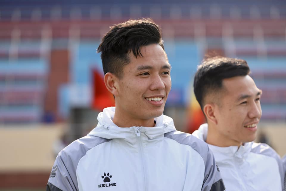 CHÙM ẢNH: Cầu thủ cùng BHL CLB Thép Xanh Nam Định rạng rỡ trong ngày khai xuân - Ảnh 8