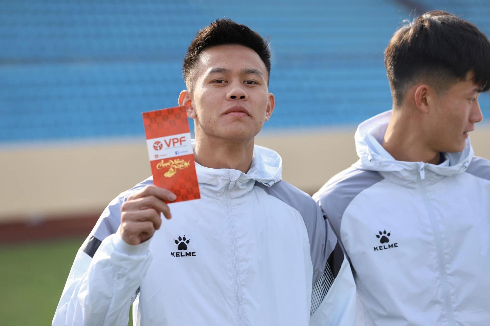 CHÙM ẢNH: Cầu thủ cùng BHL CLB Thép Xanh Nam Định rạng rỡ trong ngày khai xuân - Ảnh 2