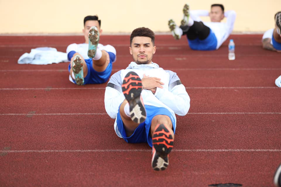 CHÙM ẢNH: Cầu thủ cùng BHL CLB Thép Xanh Nam Định rạng rỡ trong ngày khai xuân - Ảnh 7