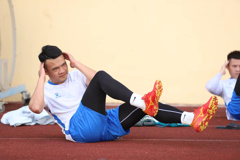 CHÙM ẢNH: Cầu thủ cùng BHL CLB Thép Xanh Nam Định rạng rỡ trong ngày khai xuân - Ảnh 9