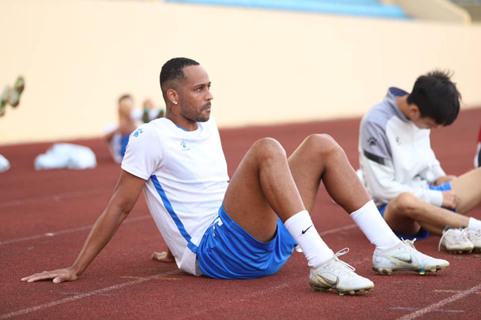 CHÙM ẢNH: Cầu thủ cùng BHL CLB Thép Xanh Nam Định rạng rỡ trong ngày khai xuân - Ảnh 10