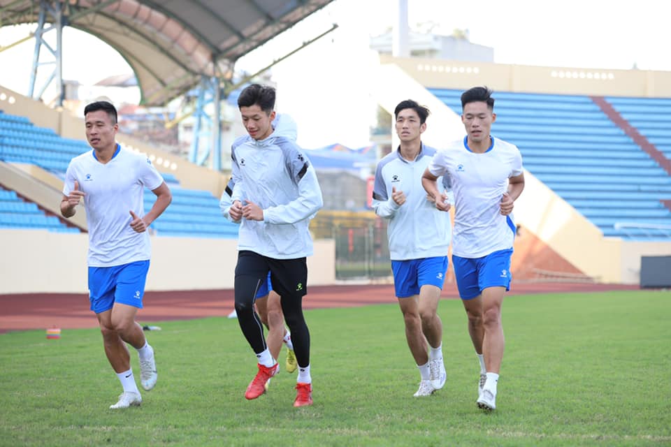 CHÙM ẢNH: Cầu thủ cùng BHL CLB Thép Xanh Nam Định rạng rỡ trong ngày khai xuân - Ảnh 11