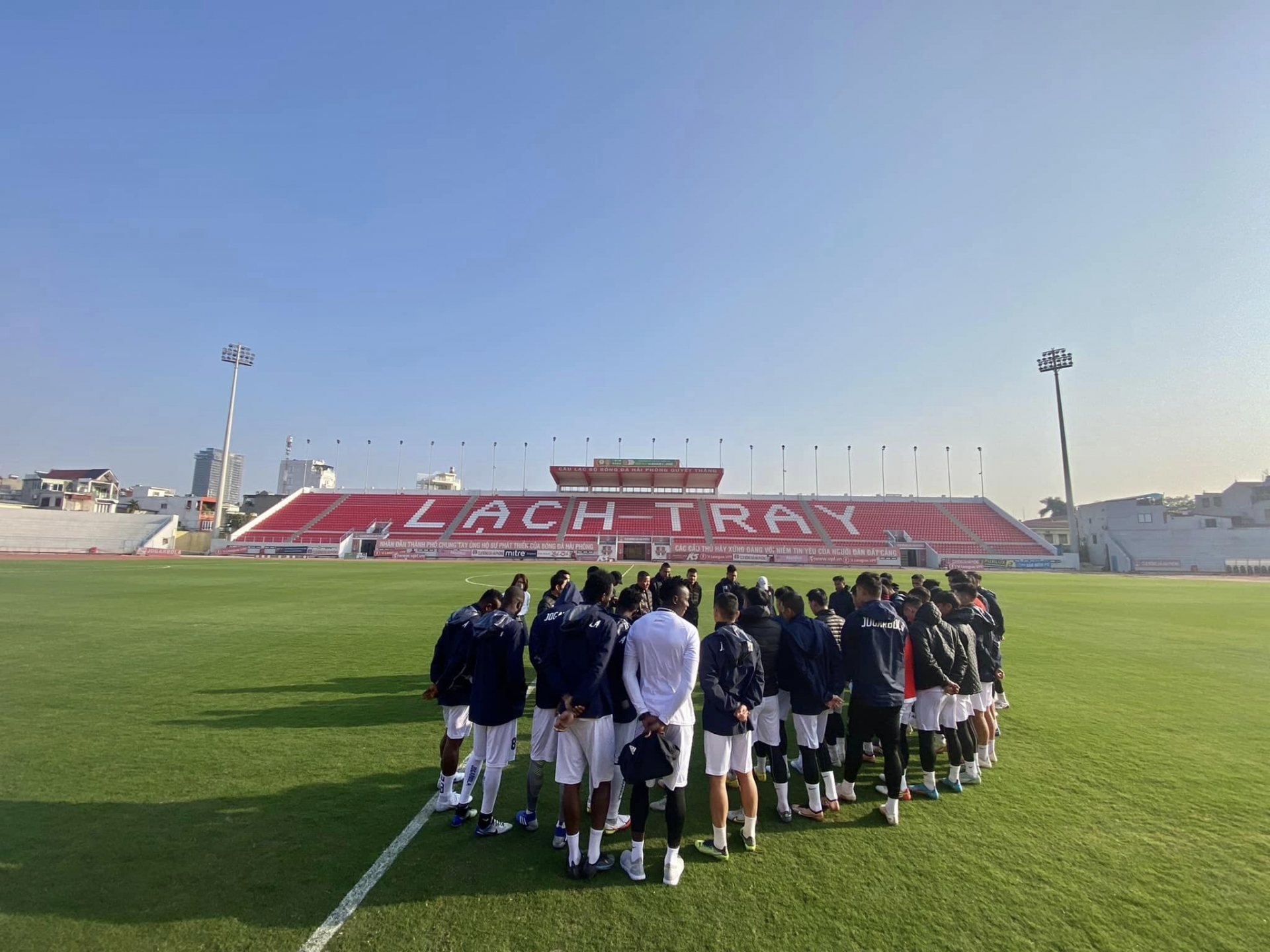 CLB Hải Phòng khai xuân tập luyện, Xuân Trường có kịp trở lại ở trận Siêu Cup QG ? - Ảnh 3 CLB Hải Phòng khai xuân tập luyện, Xuân Trường có kịp trở lại ở trận Siêu Cup QG ? - Ảnh 3