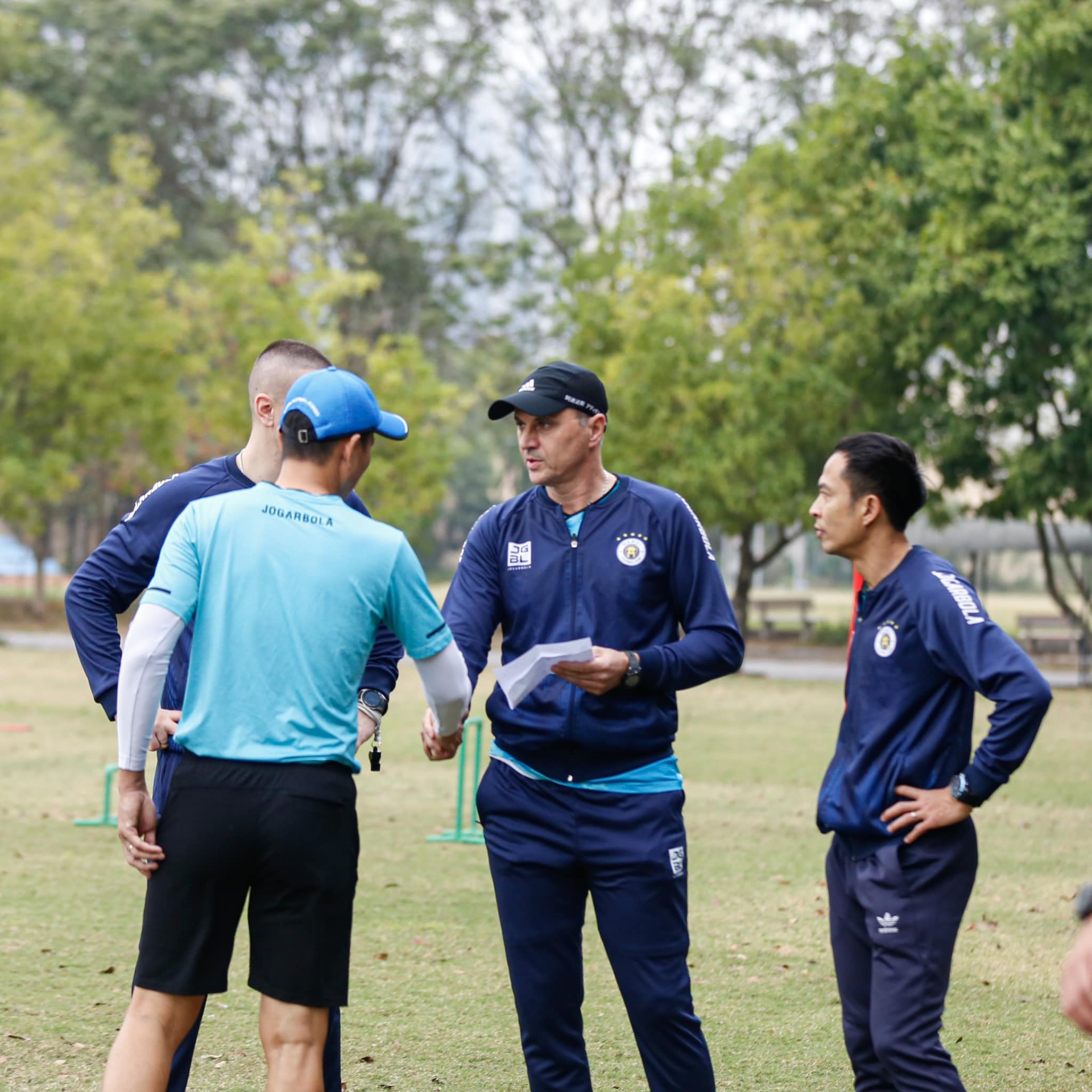 HLV Hà Nội FC đã phân tích CLB Hải Phòng từ băng hình. Ảnh: CLB Hà Nội FC
