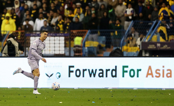 Ronaldo thi đấu mờ nhạt trong thất bại của Al Nassr. Ảnh: Internet