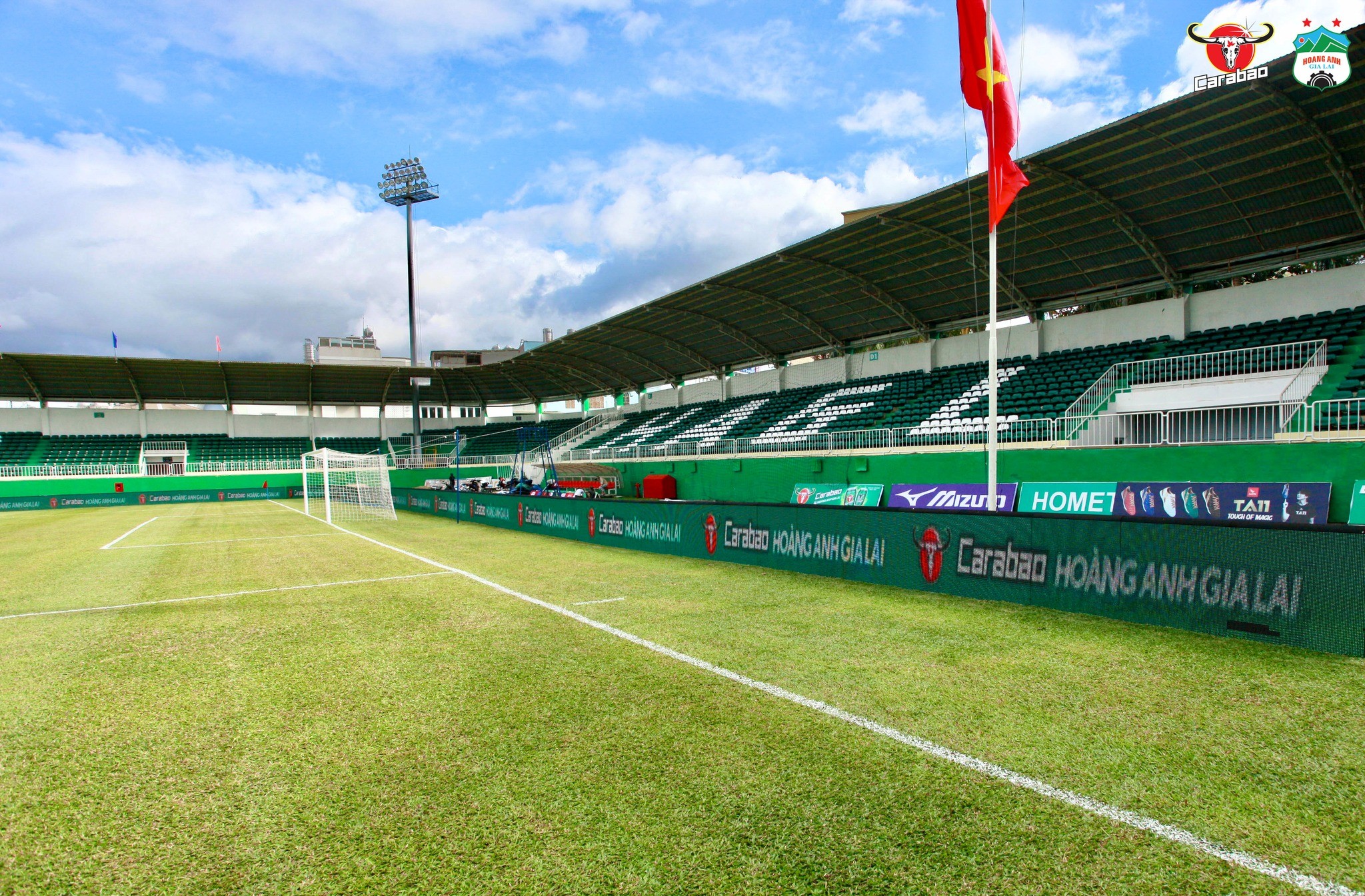 ẢNH: Mặt cỏ SVĐ Pleiku của HAGL xanh mướt trước trận ra quân V-League 2023 - Ảnh 5