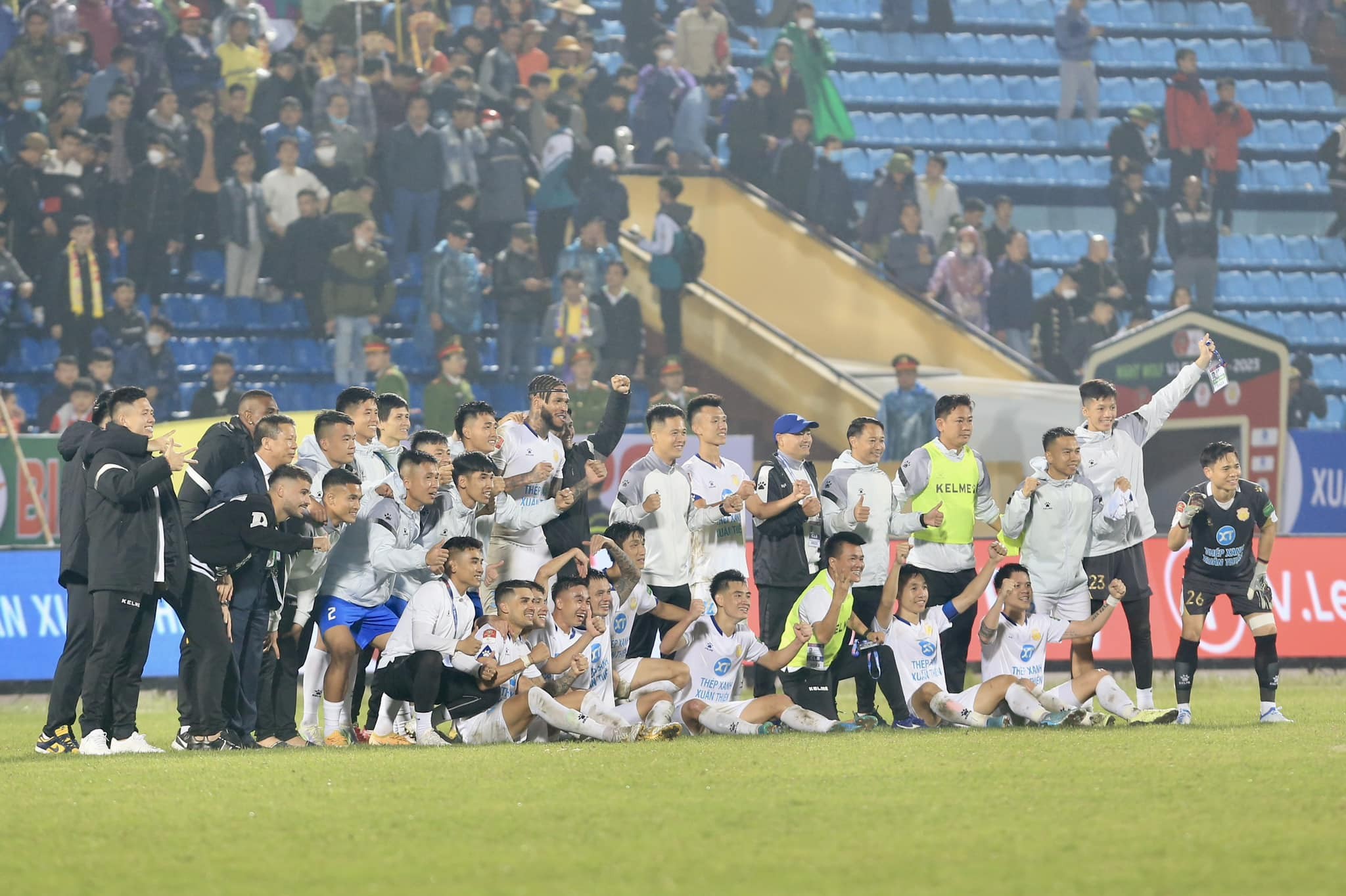 Nam Định thắng ghẹt thở TP.HCM, HLV Vũ Hồng Việt nói gì về ngoại binh? - Ảnh 1