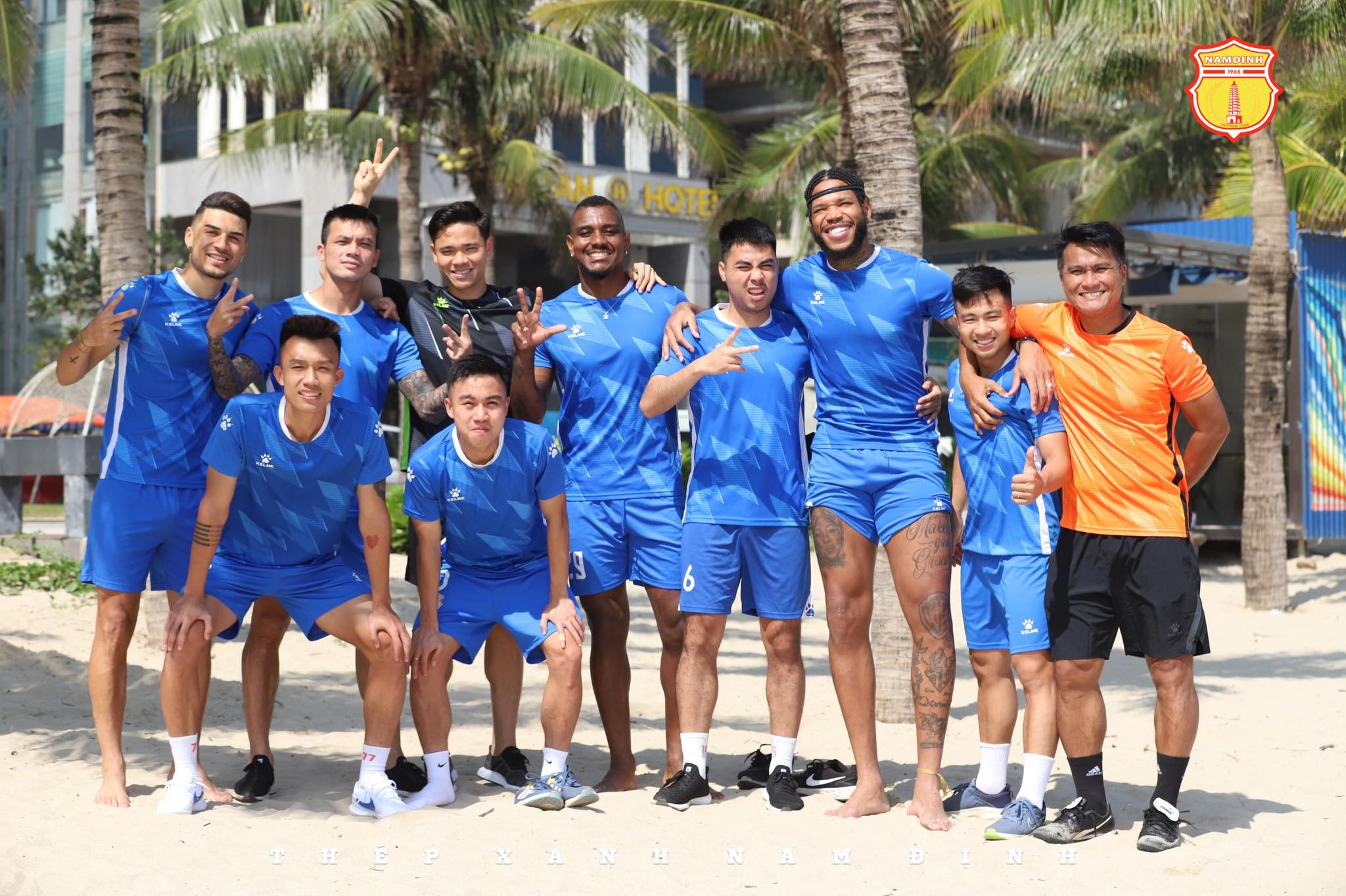 CHÙM ẢNH: CLB Nam Định rạng rỡ ở buổi tập trước trận gặp Đà Nẵng - Ảnh 3