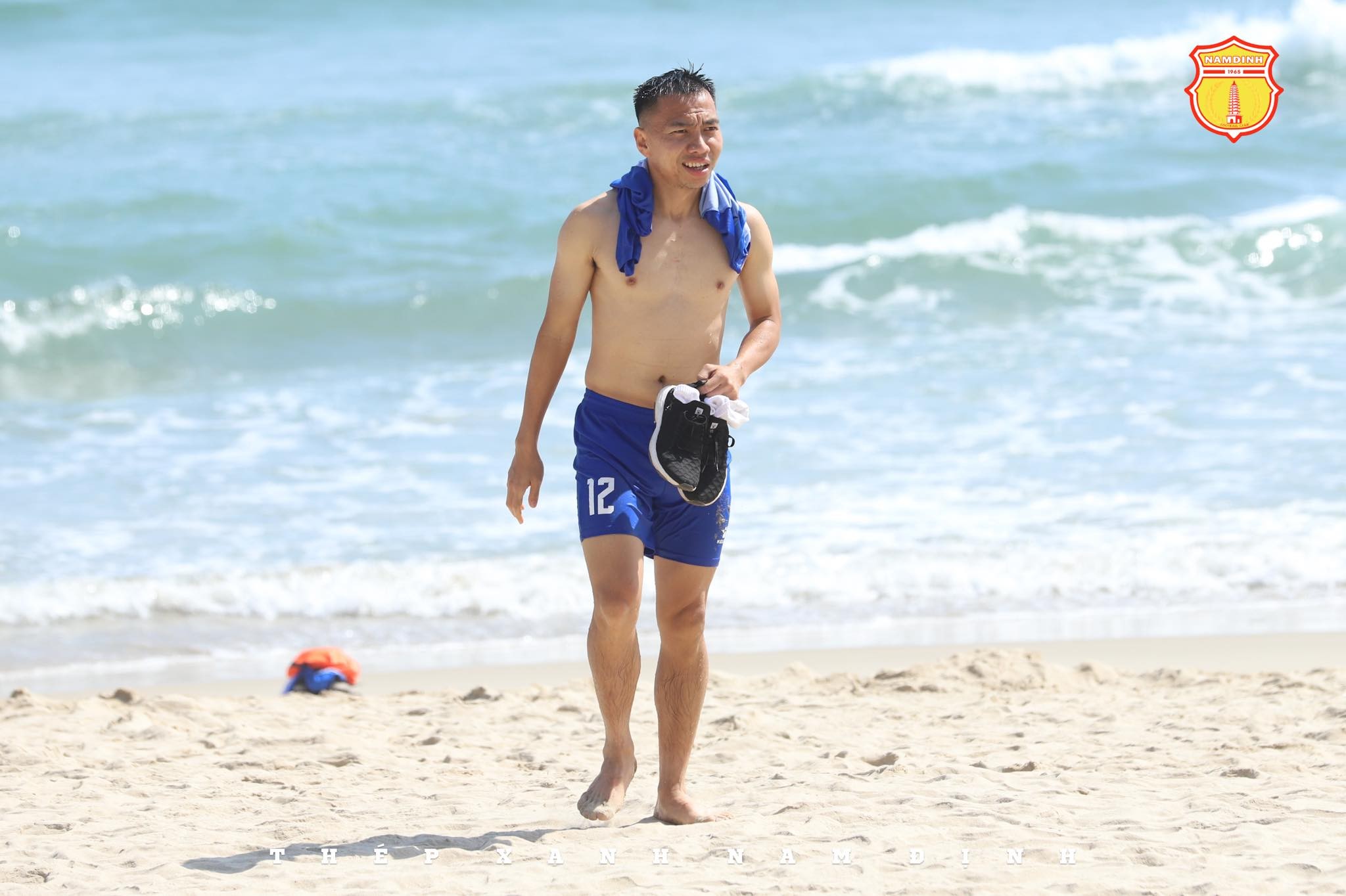 CHÙM ẢNH: CLB Nam Định rạng rỡ ở buổi tập trước trận gặp Đà Nẵng - Ảnh 1