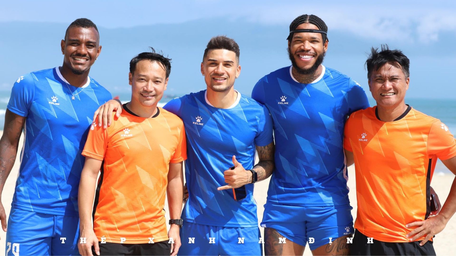 CHÙM ẢNH: CLB Nam Định rạng rỡ ở buổi tập trước trận gặp Đà Nẵng - Ảnh 2