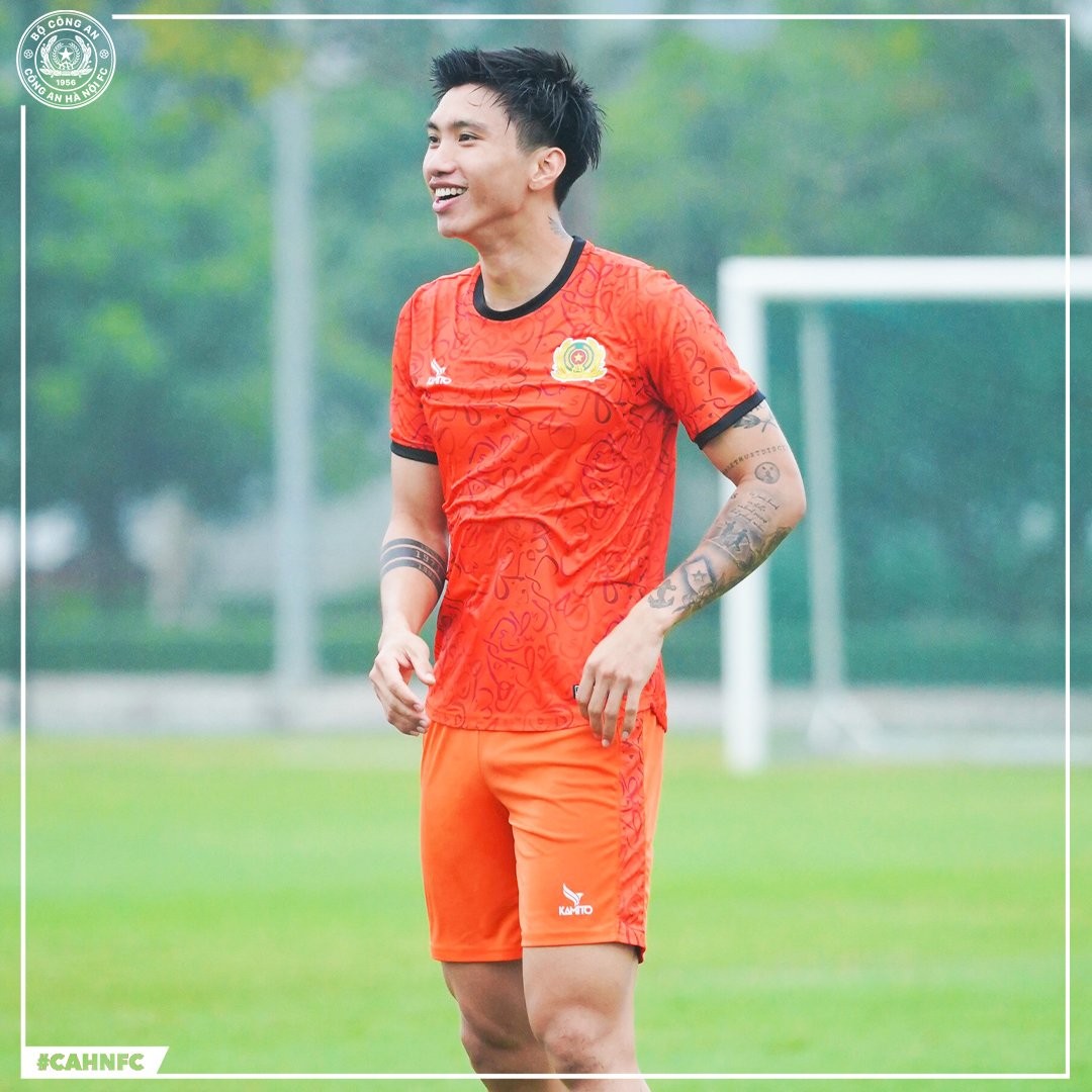 Văn Hậu tỏ ra thận trọng trước trận gặp Hà Nội FC. Ảnh: CAHNFC