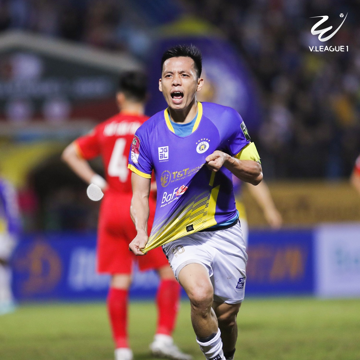 Văn Quyết lập cú đúp đem về chiến thắng cho Hà Nội FC. Ảnh: VFF