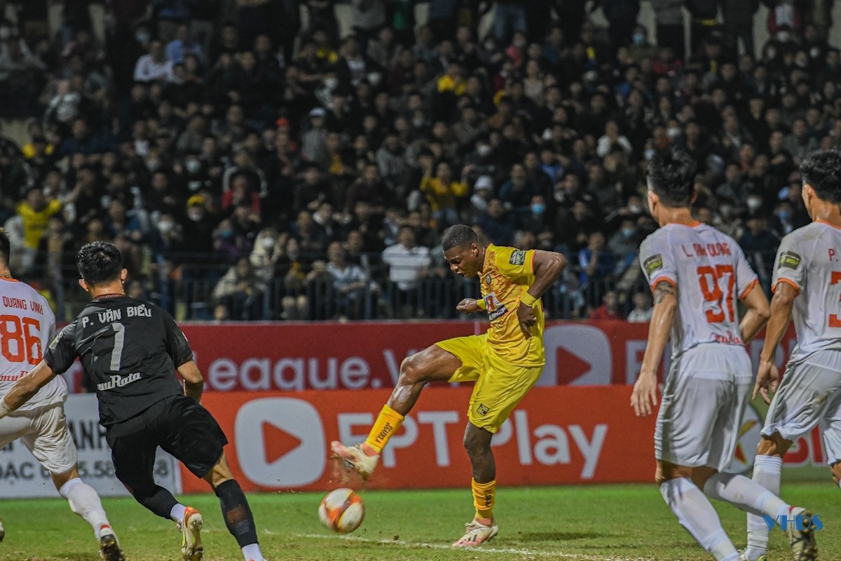 Bruno ghi bàn thắng duy nhất đem về 3 điểm cho Thanh Hóa. Ảnh: Báo Thanh Hóa