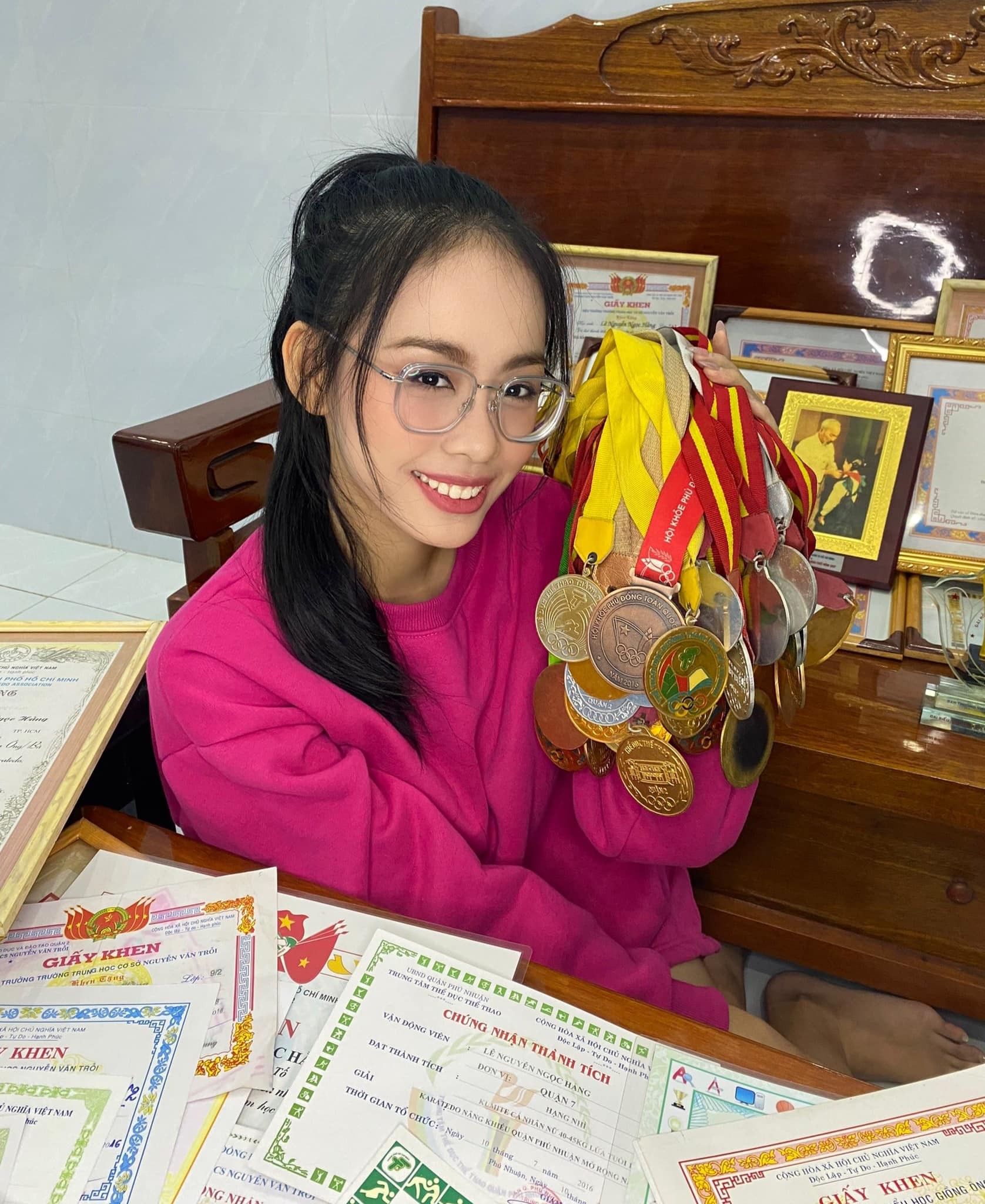 Á hậu Ngọc Hằng sở hữu bộ sưu tập thành tích đáng nể ở tuổi 19 - Ảnh 1