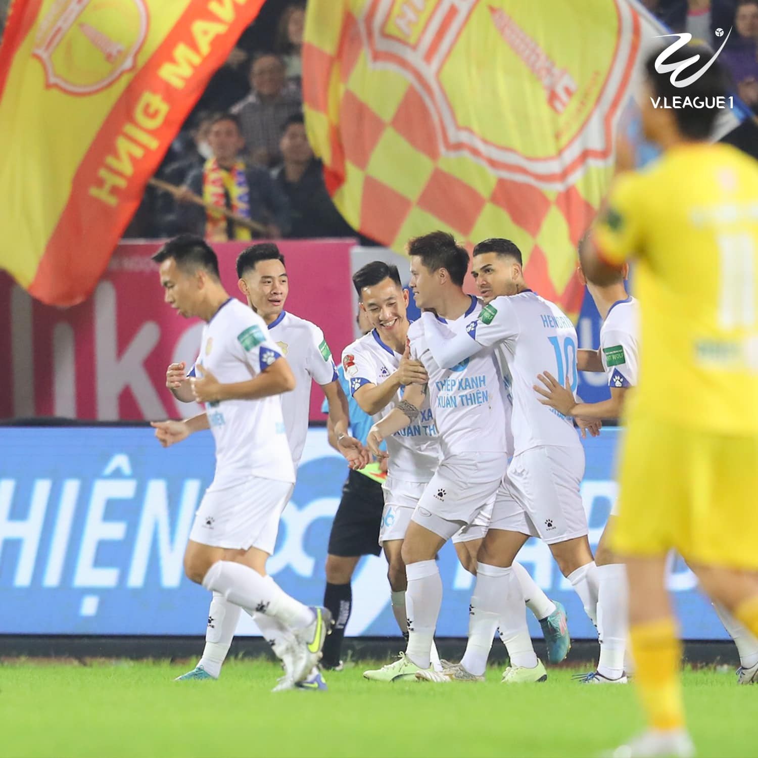 CLB Nam Định có bàn thắng vươn lên dẫn trước. Ảnh: VFF