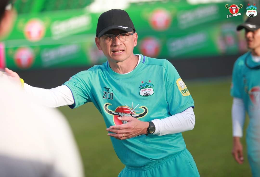 HLV Kiatisak nhận được sự tin tưởng từ BLĐ HAGL. Ảnh: CLB HAGL