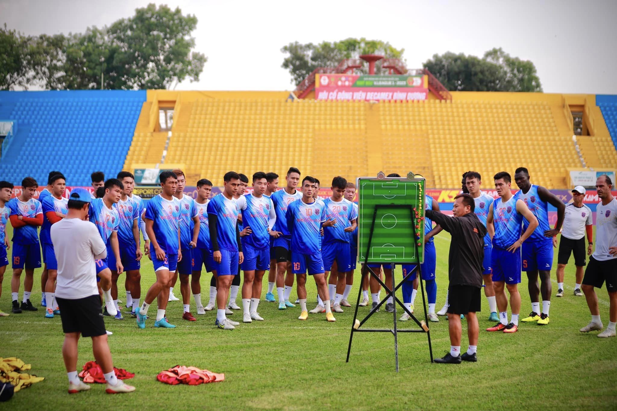 Những HLV đứng trước nguy cơ 'mất ghế' sau vòng 4 V-League  2023 - Ảnh 1