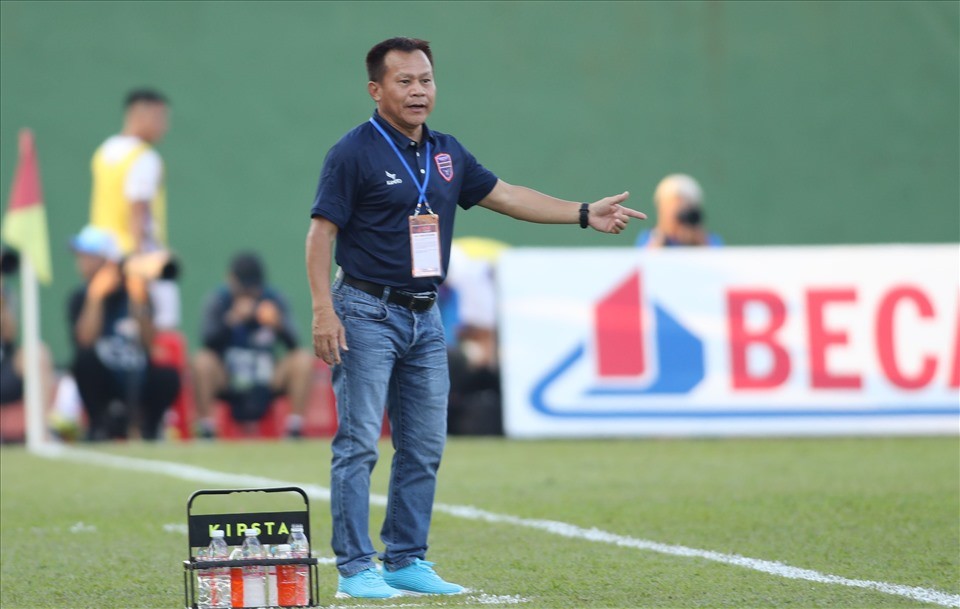 HLV Lư Đình Tuấn chịu nhiều chỉ trích sau 3 trận liên tiếp không thắng. Ảnh: Internet