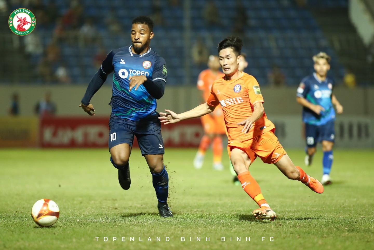 HLV Phan Thanh Hùng có phản ứng đầy bất ngờ sau trận thua ngược Bình Định - Ảnh 2