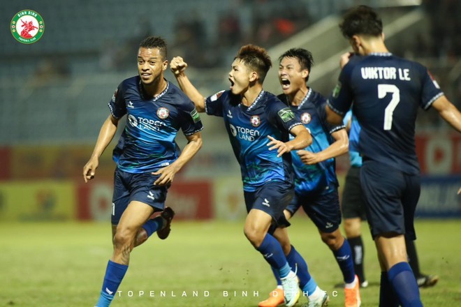 Bình Định ngược dòng đánh bại Đà Nẵng